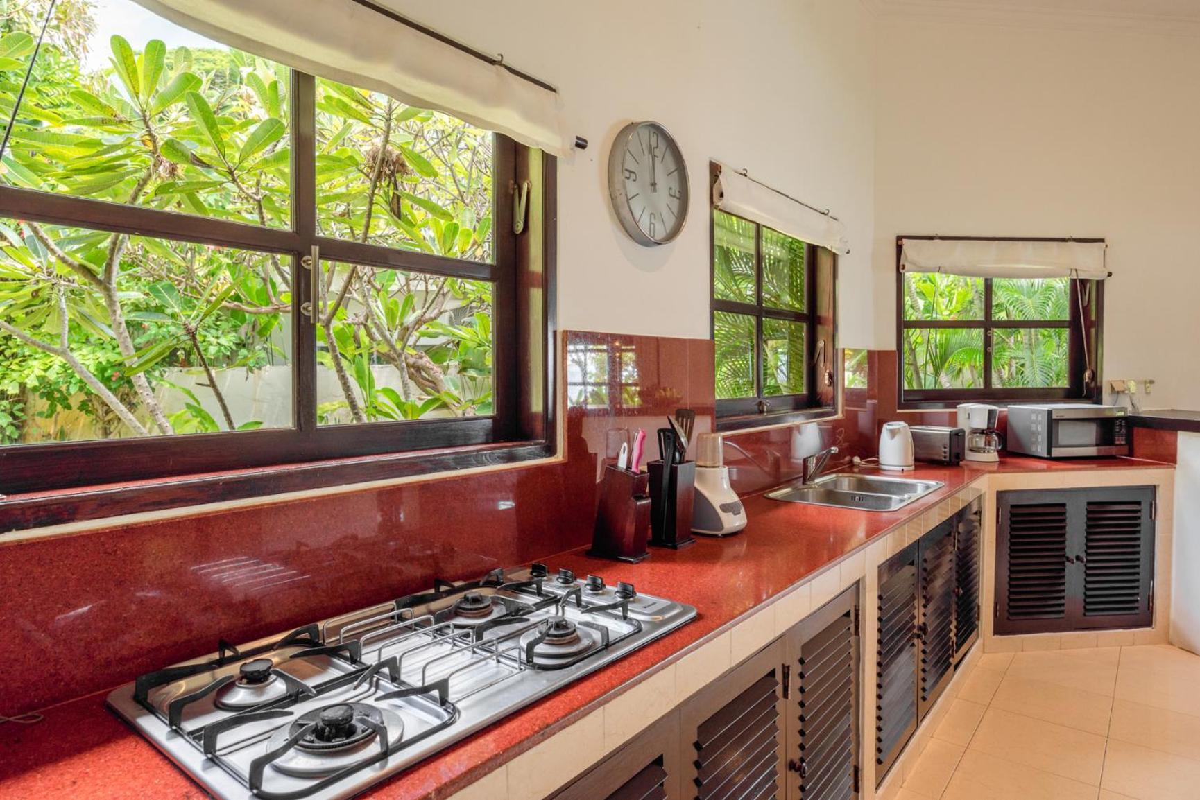 Gorgeous Beachfront Villa Lovina Banjar  المظهر الخارجي الصورة